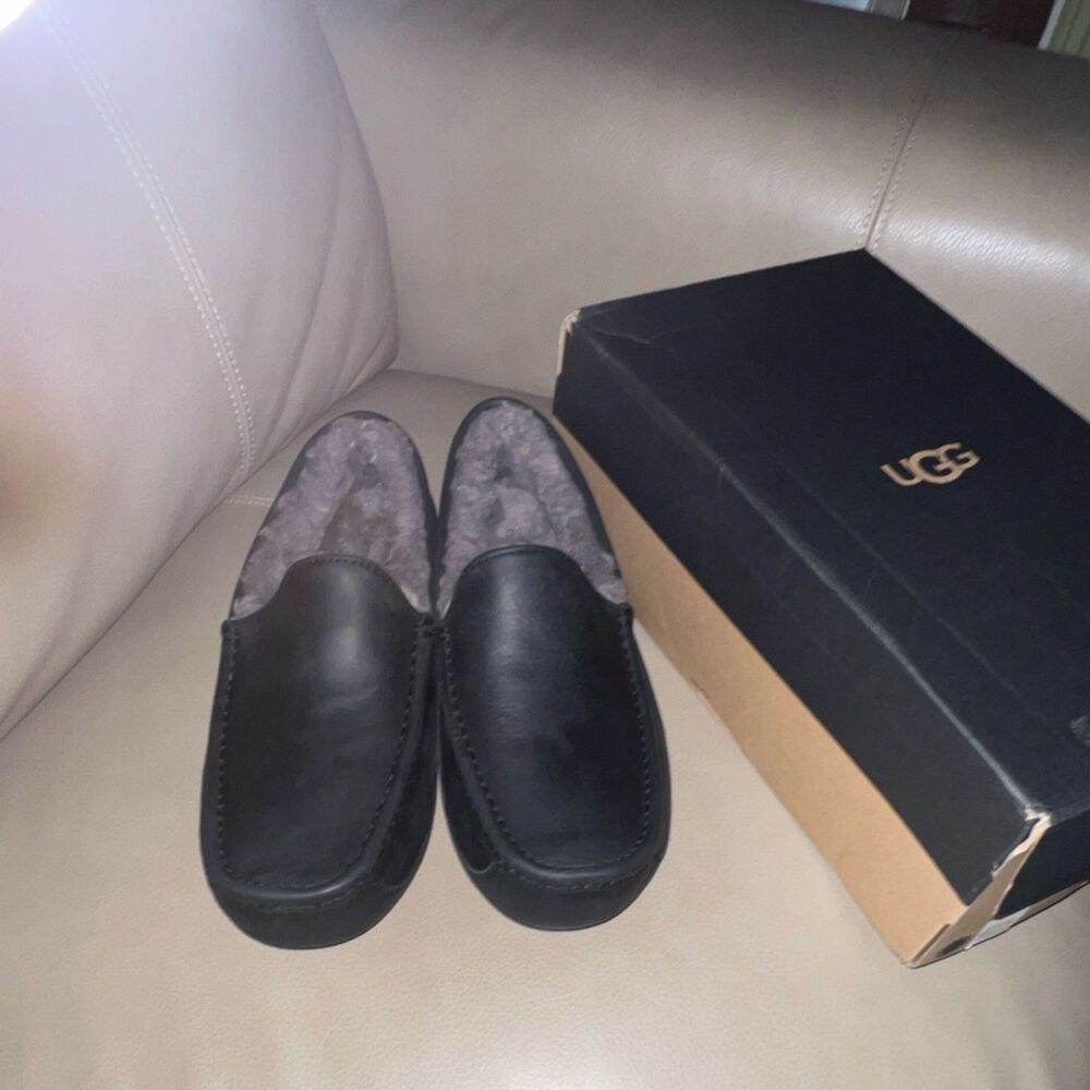 UGG Men's Black Leather Moccasin Slippers Shearling Lined 1103889 Size 10